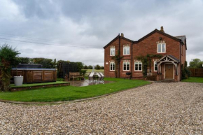 Welsh Cottage with Hot Tub - Jubilee House